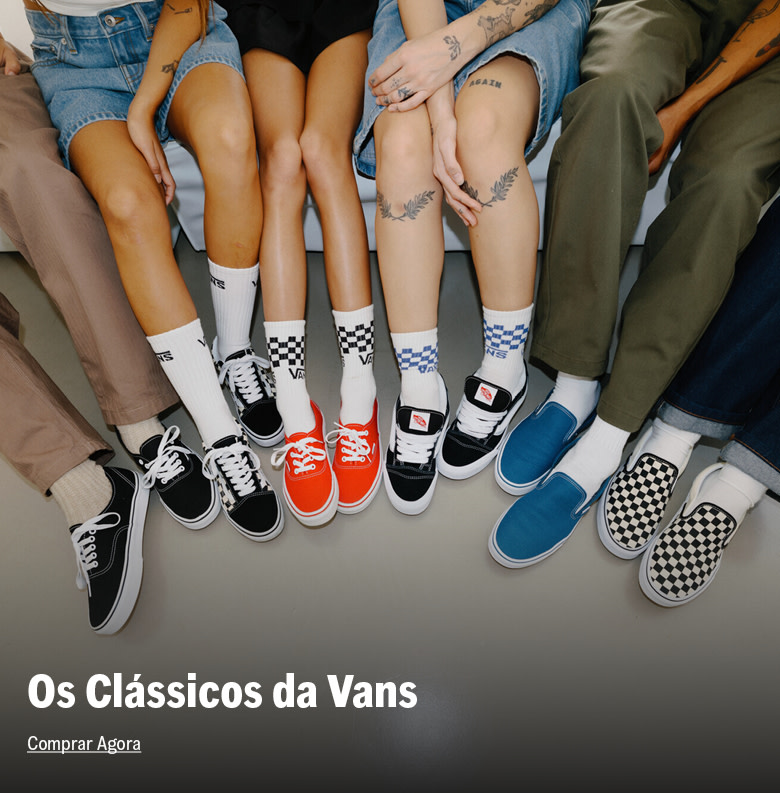 Pessoas com tênis clássicos da vans