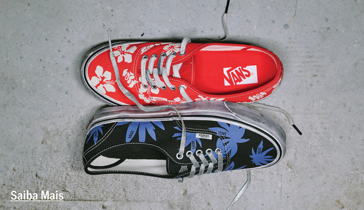 Tênis authentic preto com folhagem azul e vermelho com folhagem branca